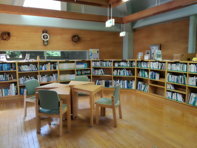 森の図書室
