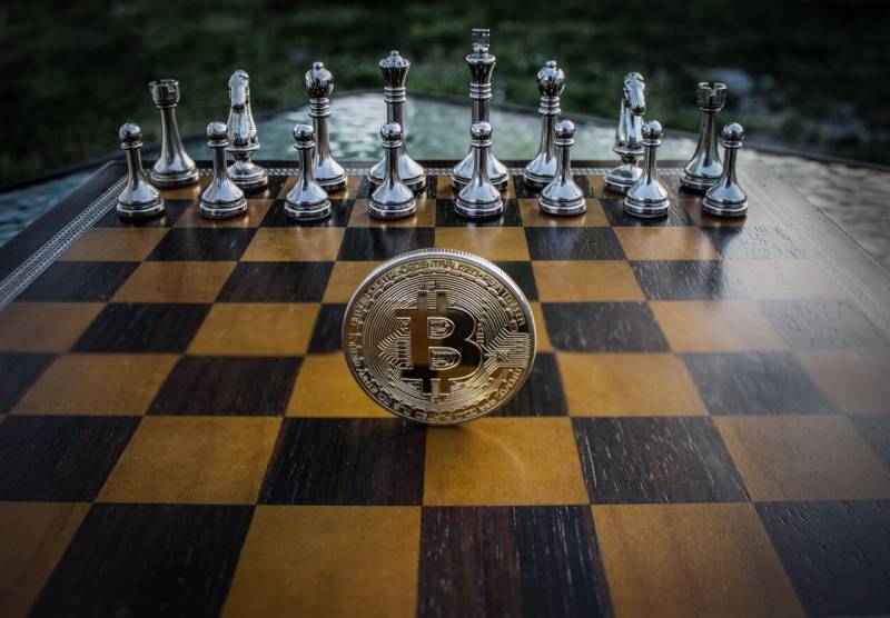 チェスと盤面に浮かぶコイン